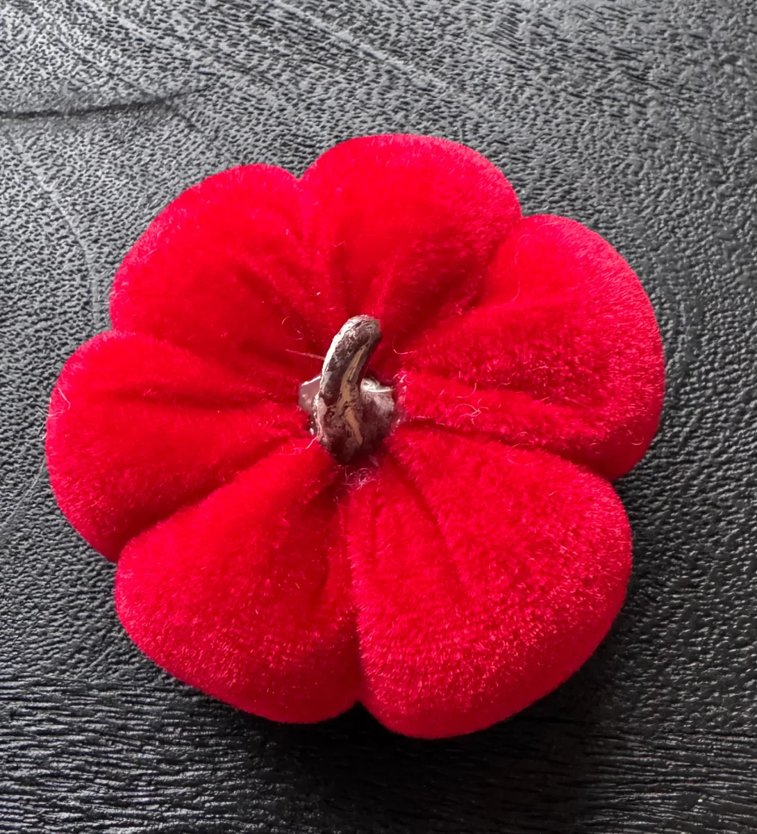 Samt Deko Kürbis in Dunkel Rot 8 cm