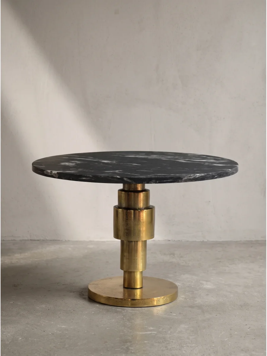 Couchtisch indischer Marmor, 60 cm Durchmesser, 39 cm hoch, handgefertigt, mit Mittelfuß